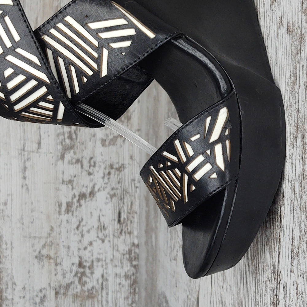 Diane Von Furstenberg Black Cutout Leather Wedge Sandals - Picture 4 of 15